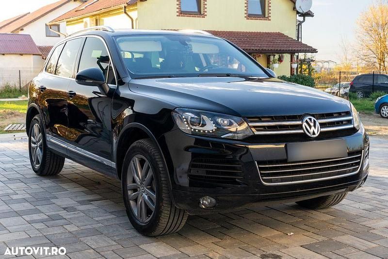 Culoarenegru Utilizat 2013 VW Touareg SUV | 15.900 EUR (Puțin scump) - Imagine 1/4