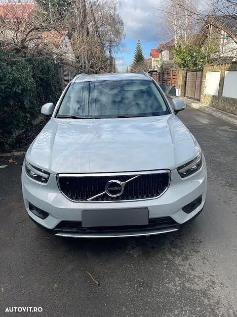 Argint Second-hand 2022 Volvo XC40 Momentum SUV | 27.950 EUR (Preț bun) - Imagine 1/4