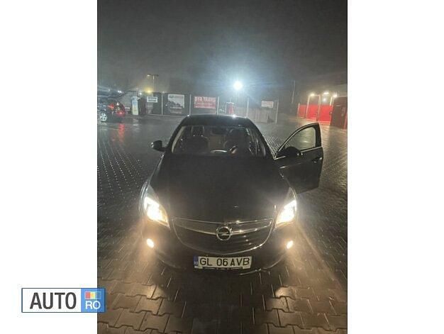 Second-hand Opel Insignia 150 CP (110 kW) 2015 Culoarenegru Berlinǎ