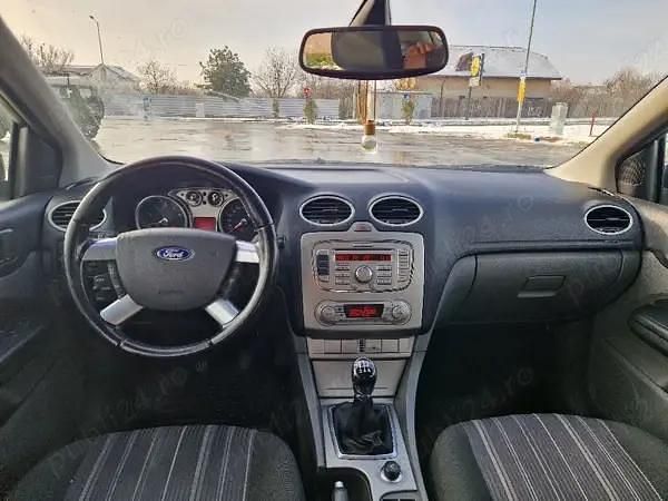 Negru Second-hand 2009 Ford Focus Hatchback | 2.700 EUR (Preț OK) - Imagine 1/4