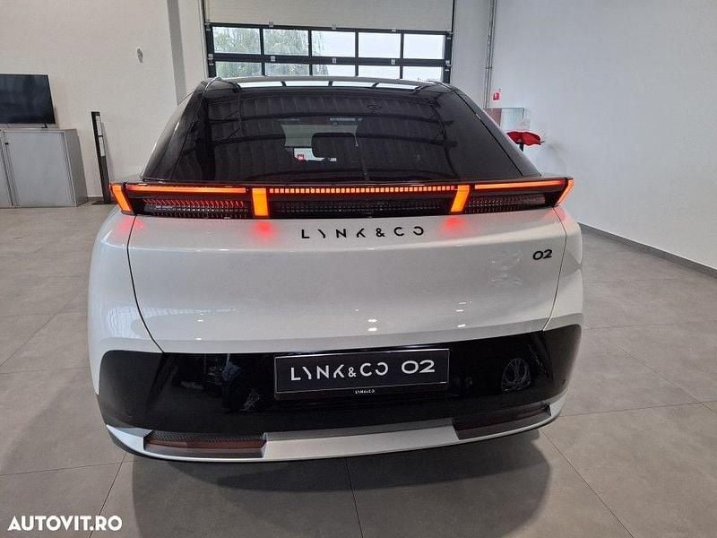 Nouă Lynk & Co 02 2025 Culoarealb Hatchback