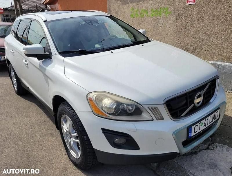 Alb Utilizat 2010 Volvo XC60 R-Design SUV | 8.290 EUR (Preț OK) - Imagine 1/4