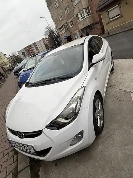 Second-hand Hyundai Elantra 132 CP (97 kW) 2012 Alb Berlinǎ