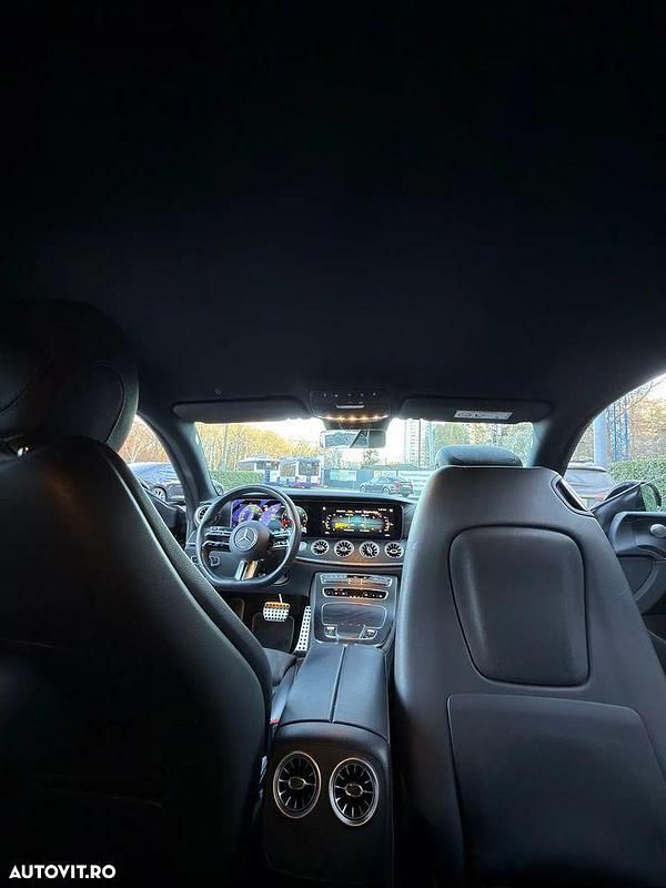 Second-hand Mercedes E200 197 CP (144 kW) 2021 Culoarenegru Coupe
