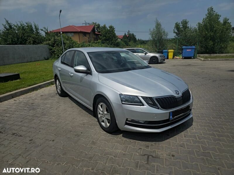 Gri Utilizat 2017 Skoda Octavia Ambition Berlinǎ | 11.800 EUR (Preț bun) - Imagine 1/4