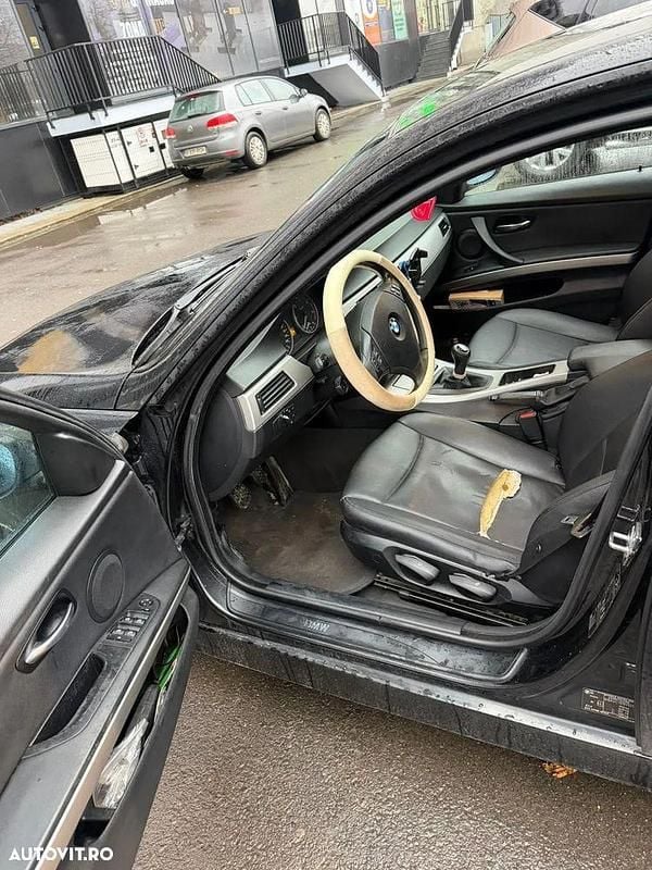 Second-hand BMW 318 122 CP (89 kW) 2007 Culoarenegru Berlinǎ