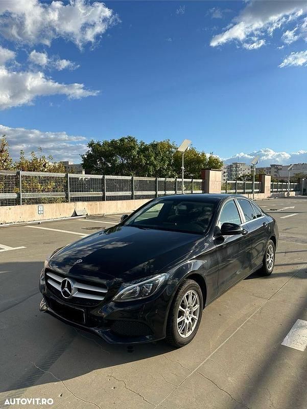 Culoarenegru Utilizat 2017 Mercedes C180 Berlinǎ | 17.500 EUR (Preț OK) - Imagine 1/4