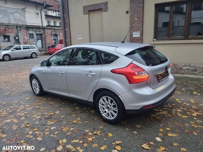 Culoareargint Utilizat 2011 Ford Focus Champions Edition Hatchback | 4.900 EUR (Preț OK) - Imagine 1/4