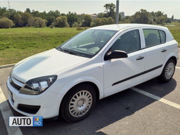 Alb Utilizat 2006 Opel Astra Hatchback | 3.500 EUR (Scump) - Imagine 1/4