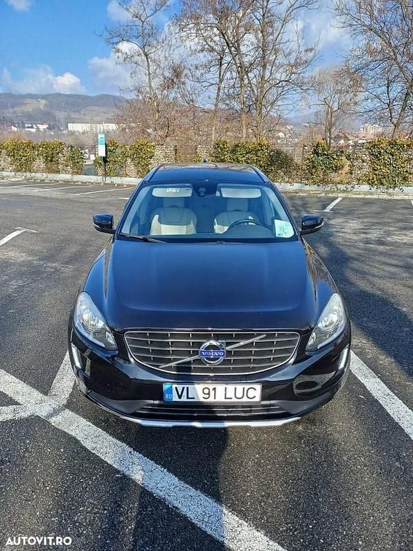 Culoarenegru Utilizat 2016 Volvo XC60 SUV | 13.000 EUR (Super Preț) - Imagine 1/4