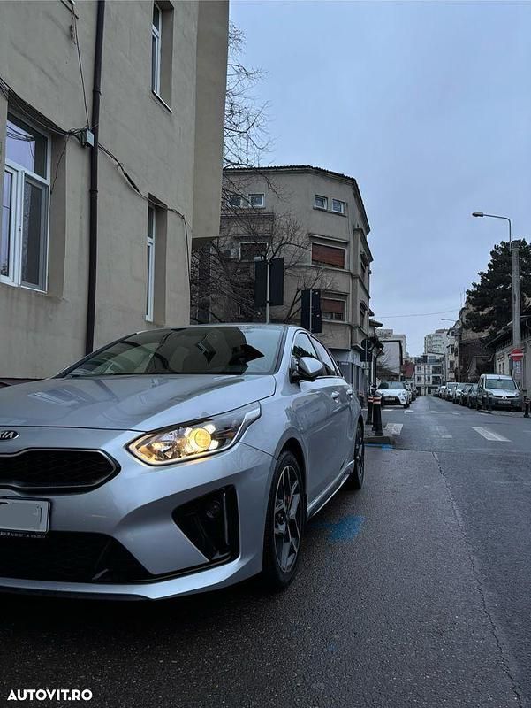 Second-hand Kia Ceed GT GT-Line 140 CP (102 kW) 2020 Culoareargint Hatchback