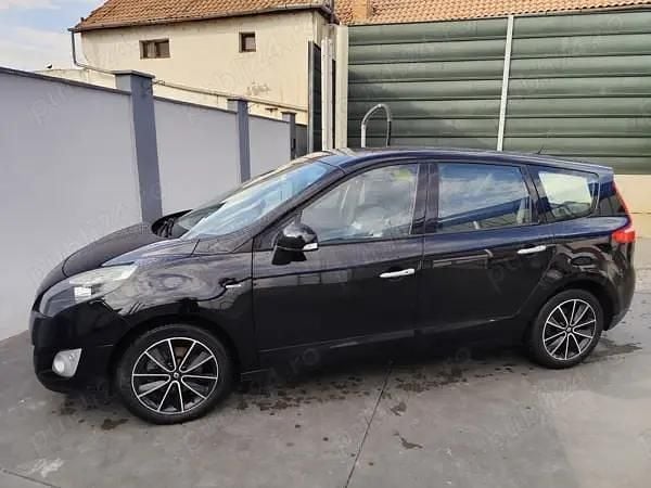 Utilizat 2011 Renault Grand Scénic III Bose Edition Monovolum | 4.250 EUR (Preț OK) - Imagine 1/4