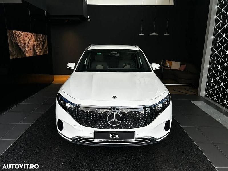 Second-hand Mercedes EQA300 Electric Art 167 kW (228 CP) 2024 Culoarealb SUV