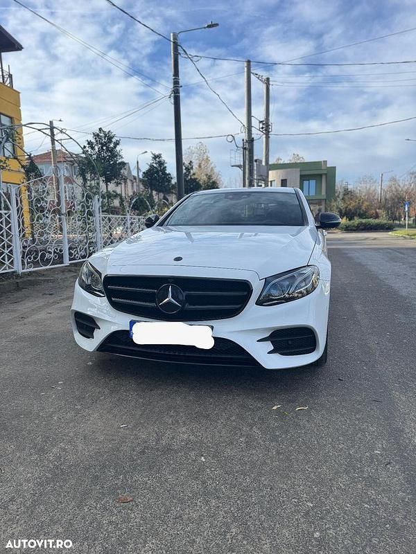 Culoarealb Utilizat 2016 Mercedes E220 Berlinǎ | 25.500 EUR (Puțin scump) - Imagine 1/4