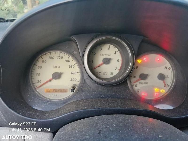 Gri Utilizat 2003 Toyota RAV4 SUV | 2.500 EUR (Super Preț) - Imagine 1/4