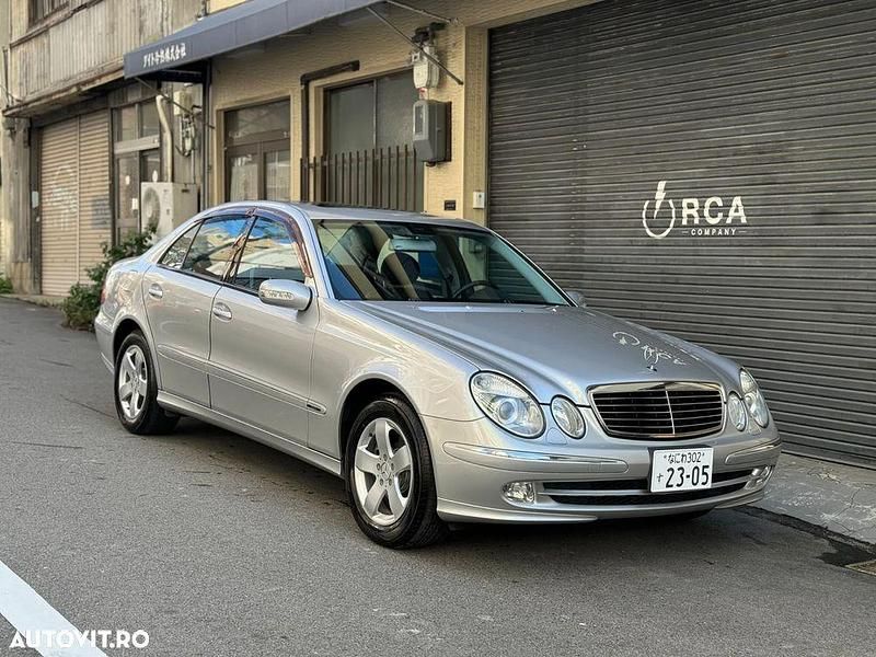Culoareargint Utilizat 2004 Mercedes E320 Avantgarde Berlinǎ | 22.000 EUR - Imagine 1/4