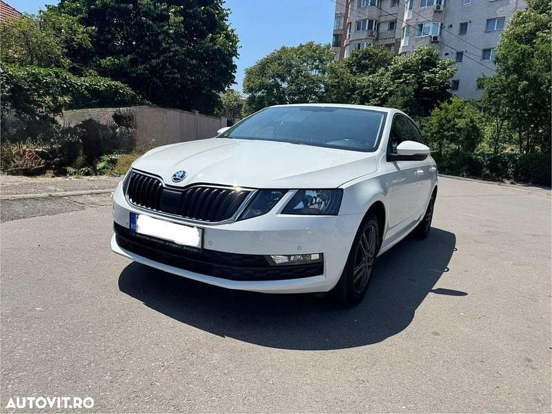 Alb Utilizat 2018 Skoda Octavia Hatchback | 11.400 EUR (Preț OK) - Imagine 1/4