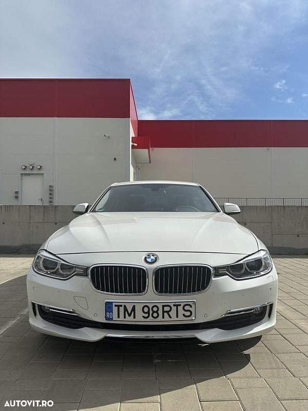 Culoarealb Utilizat 2012 BMW 320 Luxury Line Berlinǎ | 9.990 EUR (Preț OK) - Imagine 1/4