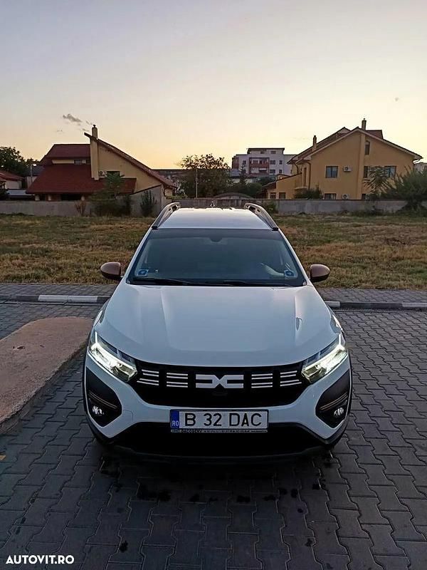 Culoarealb Utilizat 2024 Dacia Jogger Extreme Monovolum | 16.300 EUR (Preț bun) - Imagine 1/4