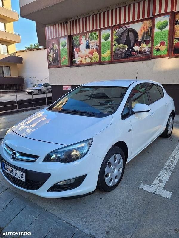 Culoarealb Utilizat 2014 Opel Astra Active Hatchback | 4.500 EUR (Preț bun) - Imagine 1/4