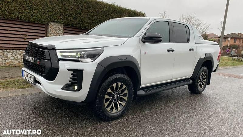 Second-hand Toyota HiLux Sport 204 CP (150 kW) 2024 Culoarealb Pickup