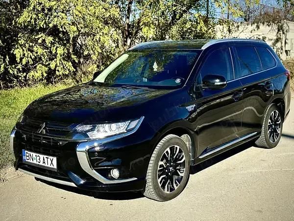 Utilizat 2015 Mitsubishi Outlander P-HEV SUV | 13.500 EUR (Preț OK) - Imagine 1/4