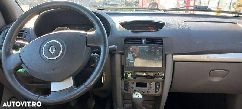 Gri Utilizat 2012 Renault Symbol II Collection Berlinǎ | 2.900 EUR - Imagine 1/4
