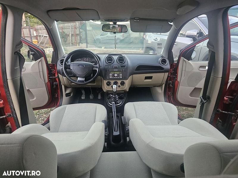 Culoarealte culori Utilizat 2008 Ford Fiesta Ghia Hatchback | 2.150 EUR - Imagine 1/4