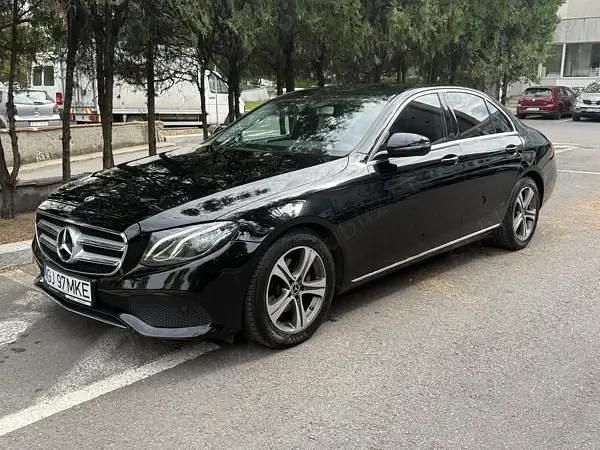 Negru Utilizat 2020 Mercedes E200 Berlinǎ | 24.500 EUR (Preț bun) - Imagine 1/4