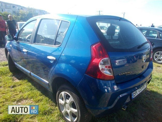 Second-hand Dacia Sandero 90 CP (66 kW) 2009 Albastru Hatchback