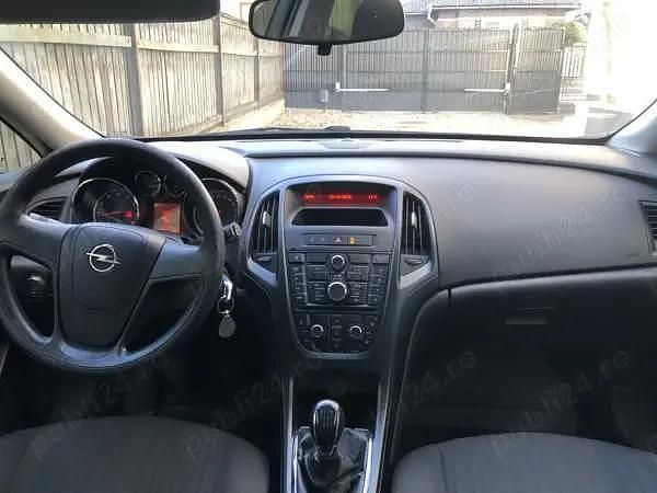 Second-hand Opel Astra 100 CP (73 kW) 2011 Alb Hatchback