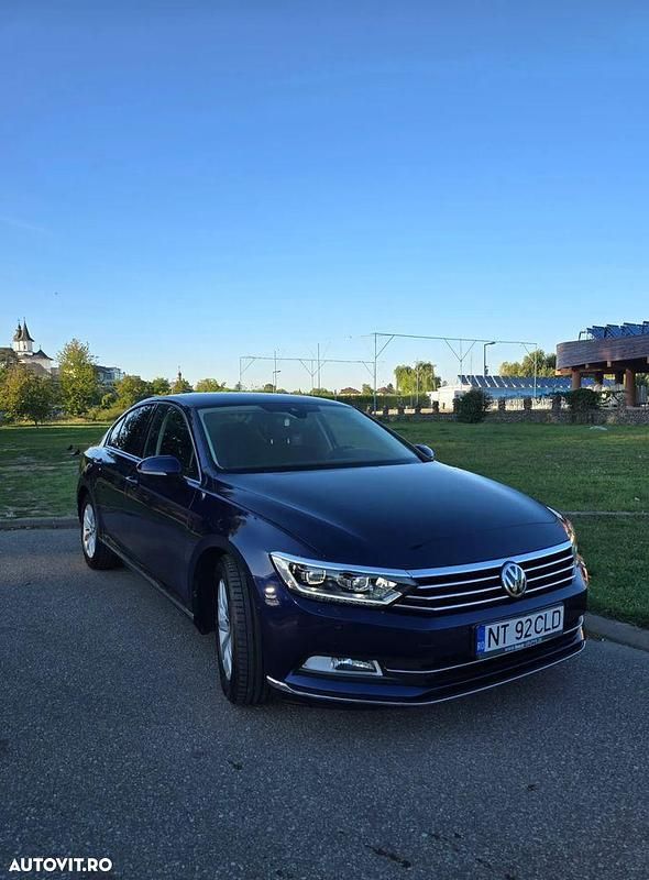 Culoarealbastru Utilizat 2019 VW Passat Highline Berlinǎ | 18.200 EUR (Preț OK) - Imagine 1/4
