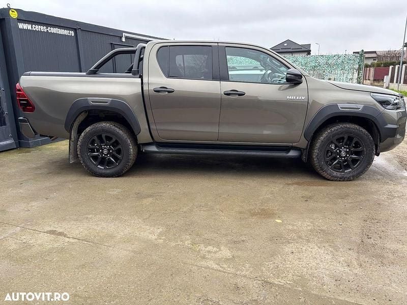 Second-hand Toyota HiLux 204 CP (150 kW) 2025 Culoareverde Pickup