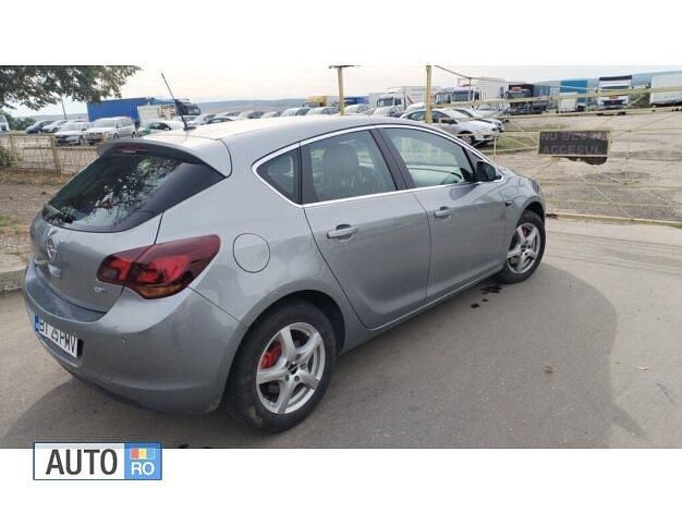 Second-hand Opel Astra 125 CP (91 kW) 2011 Gri Hatchback