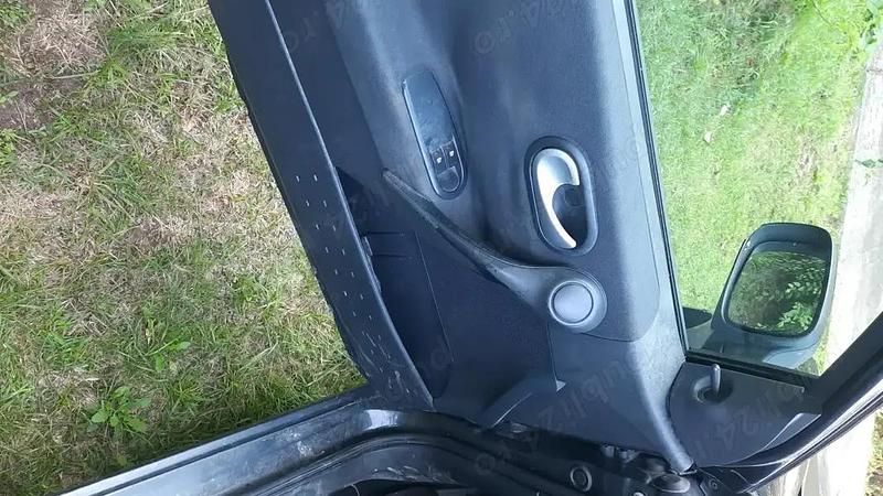 Negru Utilizat 2008 Renault Mégane III Berlinǎ | 5.000 EUR - Imagine 1/4