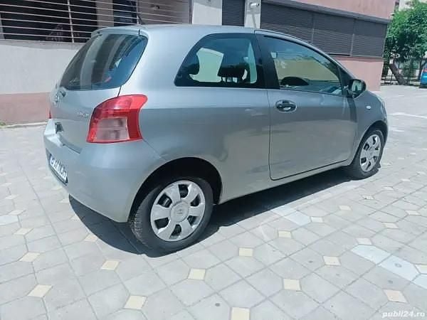 Second-hand Toyota Yaris 69 CP (50 kW) 2007 Argintiu Hatchback