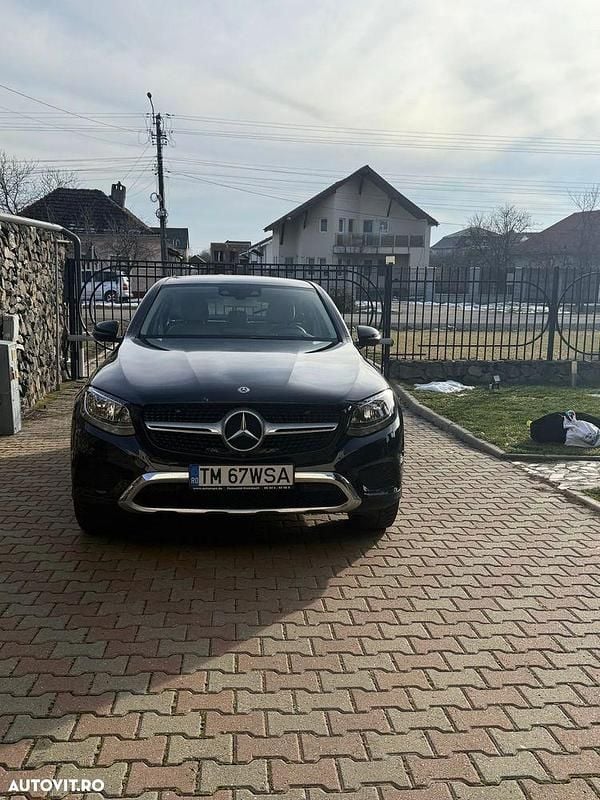 Culoarenegru Utilizat 2018 Mercedes GLC250 Coupe | 31.900 EUR (Preț OK) - Imagine 1/4