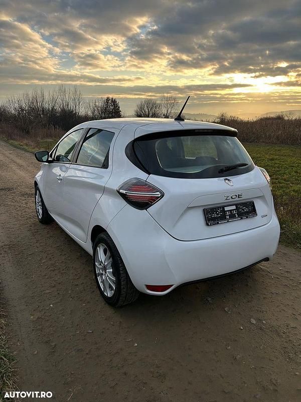Second-hand Renault Zoe Life 79 kW (108 CP) 2020 Culoarealb Hatchback