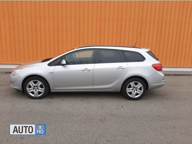 Second-hand Opel Astra 125 CP (91 kW) 2011 Argintiu Berlinǎ