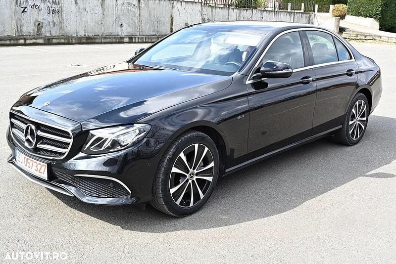 Culoarenegru Utilizat 2020 Mercedes E300 Berlinǎ | 18.900 EUR (Super Preț) - Imagine 1/4