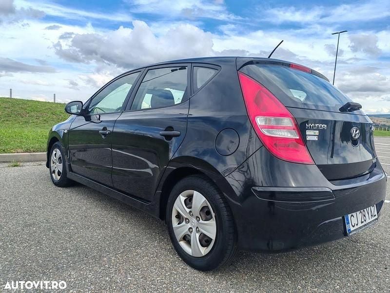 Second-hand Hyundai i30 Edition 90 CP (66 kW) 2012 Culoarenegru Hatchback