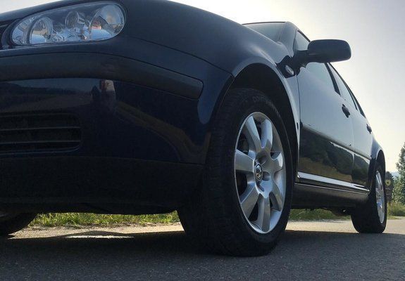 Albastru Utilizat 2003 VW Golf IV Hatchback | 1.800 EUR (Scump) - Imagine 1/4