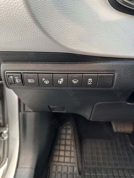 Second-hand Toyota Corolla 180 CP (132 kW) 2023 Argintiu Hatchback