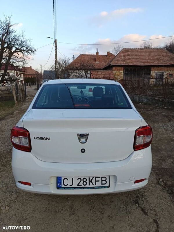 Second-hand Dacia Logan 90 CP (66 kW) 2014 Alb Berlinǎ