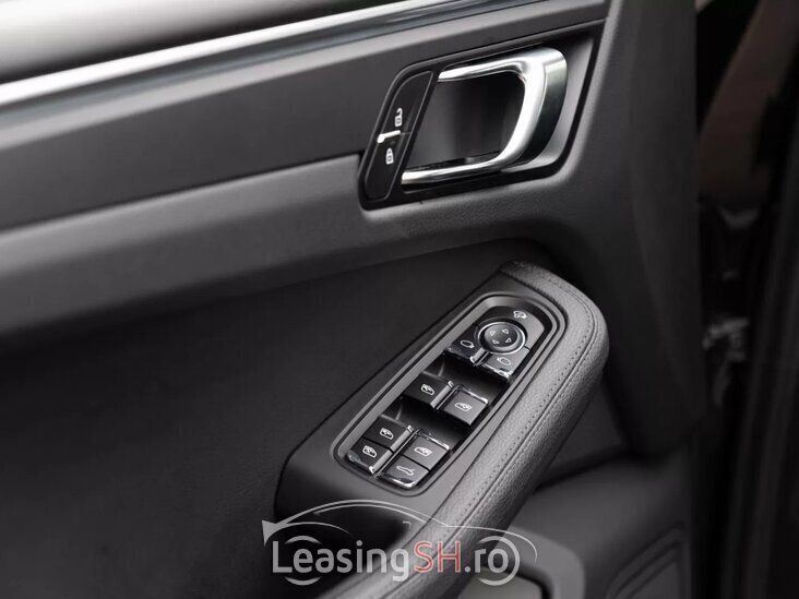 Negru Utilizat 2021 Porsche Macan SUV | 68.553 EUR - Imagine 1/4