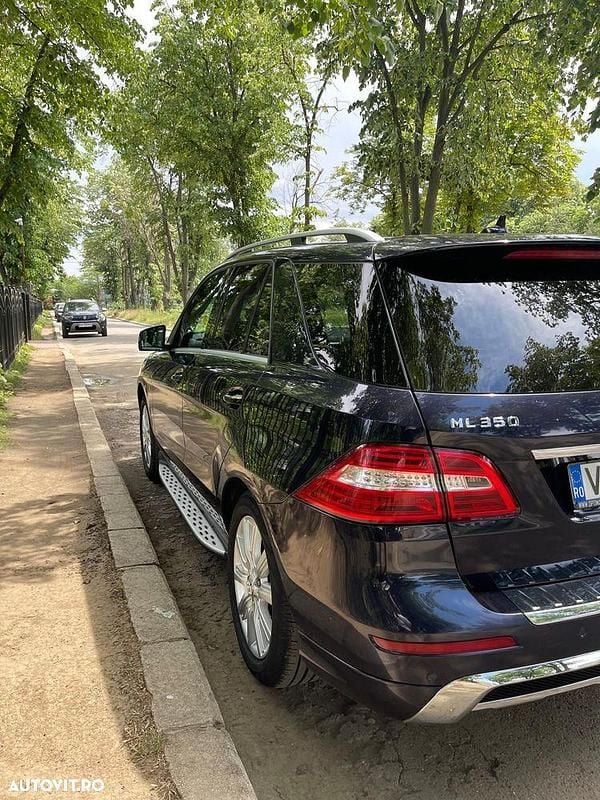 Culoarealbastru Utilizat 2012 Mercedes ML300 SUV | 16.000 EUR - Imagine 1/4