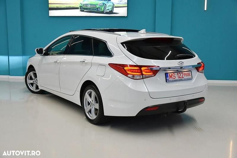 Second-hand Hyundai i40 Premium 141 CP (103 kW) 2016 Culoarealb Break