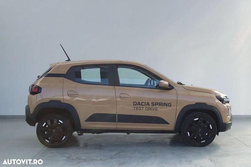 Second-hand Dacia Spring Extreme 47 kW (65 CP) 2024 Culoaremaro Hatchback