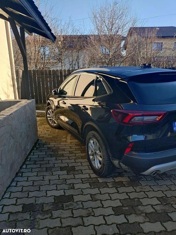 Second-hand Ford Kuga Titanium 186 CP (136 kW) 2024 Culoarenegru SUV