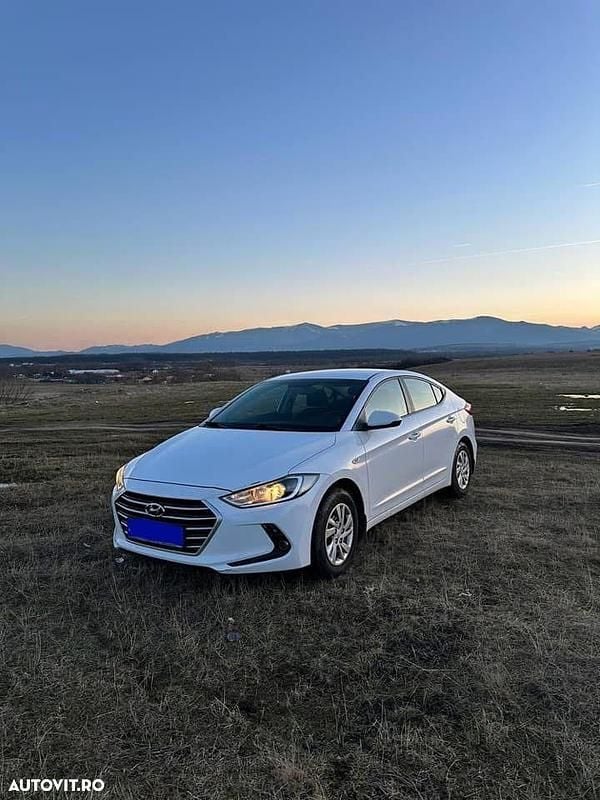 Culoarealb Utilizat 2017 Hyundai Elantra Berlinǎ | 10.800 EUR (Puțin scump) - Imagine 1/4